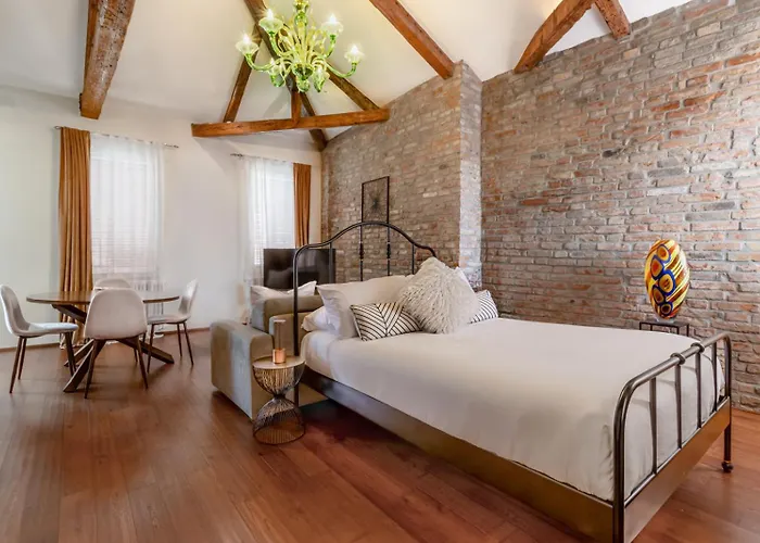 Duomo Murano Apartment With Canal View